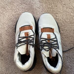 On Cloud Women’s Shoes size 8